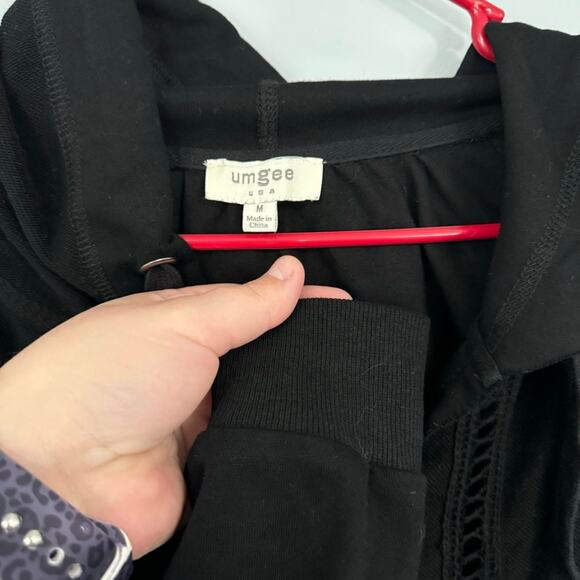 Umgee Solid Black Pullover Hoodie Sweatshirt Size Medium Drawstring Hood - Picture 4 of 6